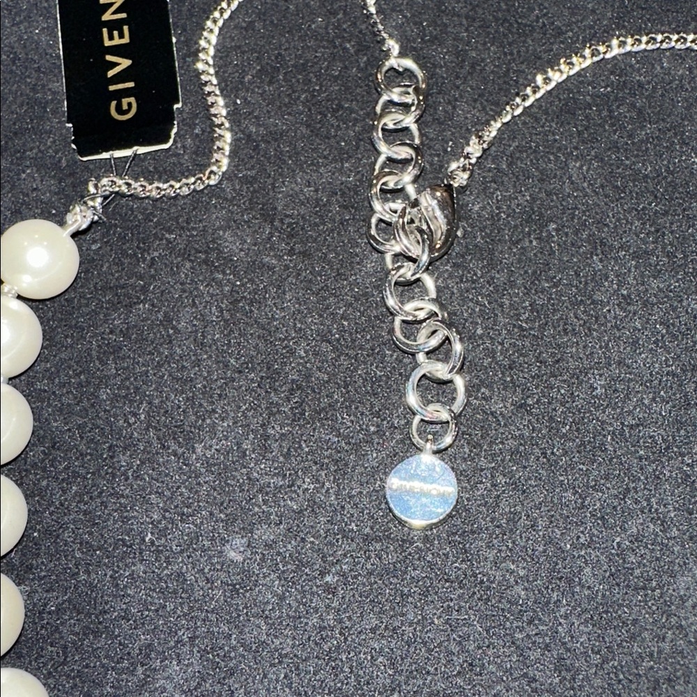 NWT Givenchy faux pearls necklace new with the original tag - Picture 4 of 6